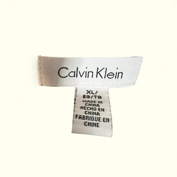 A Calvin Klein gray top in size extra large - Picture 3 of 6